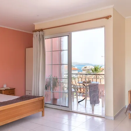 Socrates بيت ضيافة لاغاناس